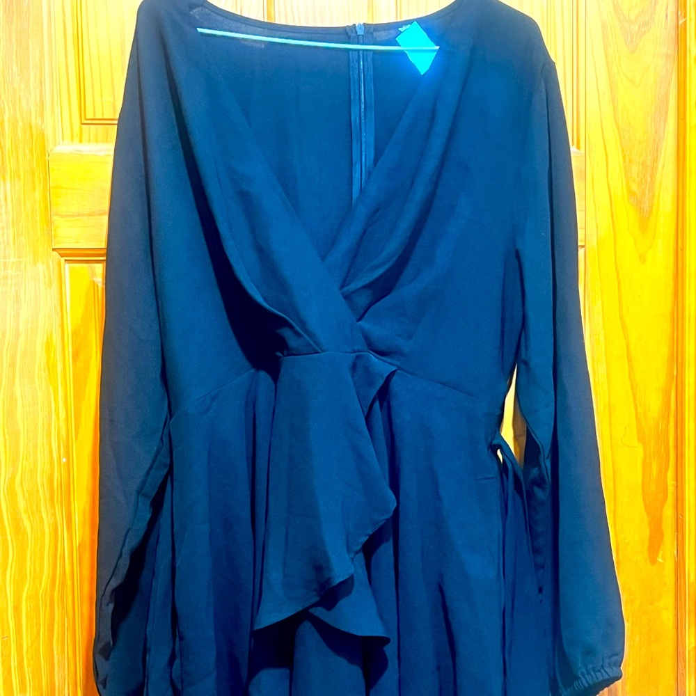 2xl black top
Hi-Lo Wrap top